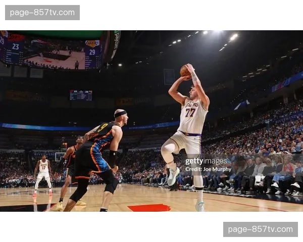 东契奇左腿筋二级拉伤持续缺阵 湖人后场组织重任落于他人